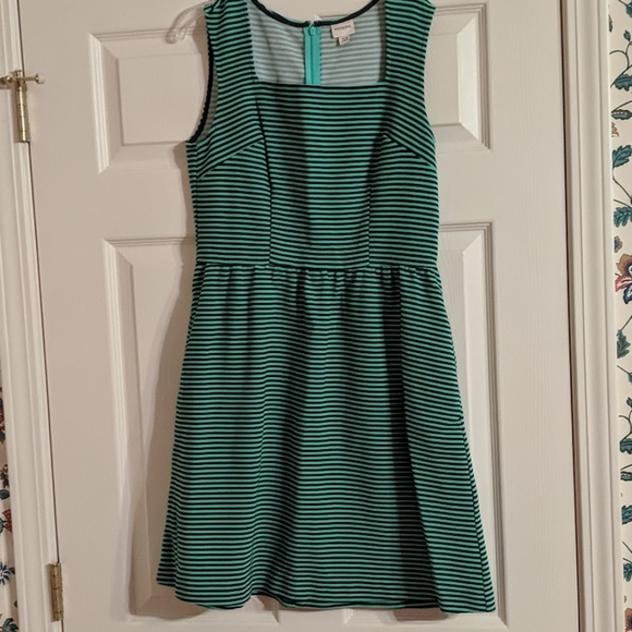 Dresses - Picture 2 of 2